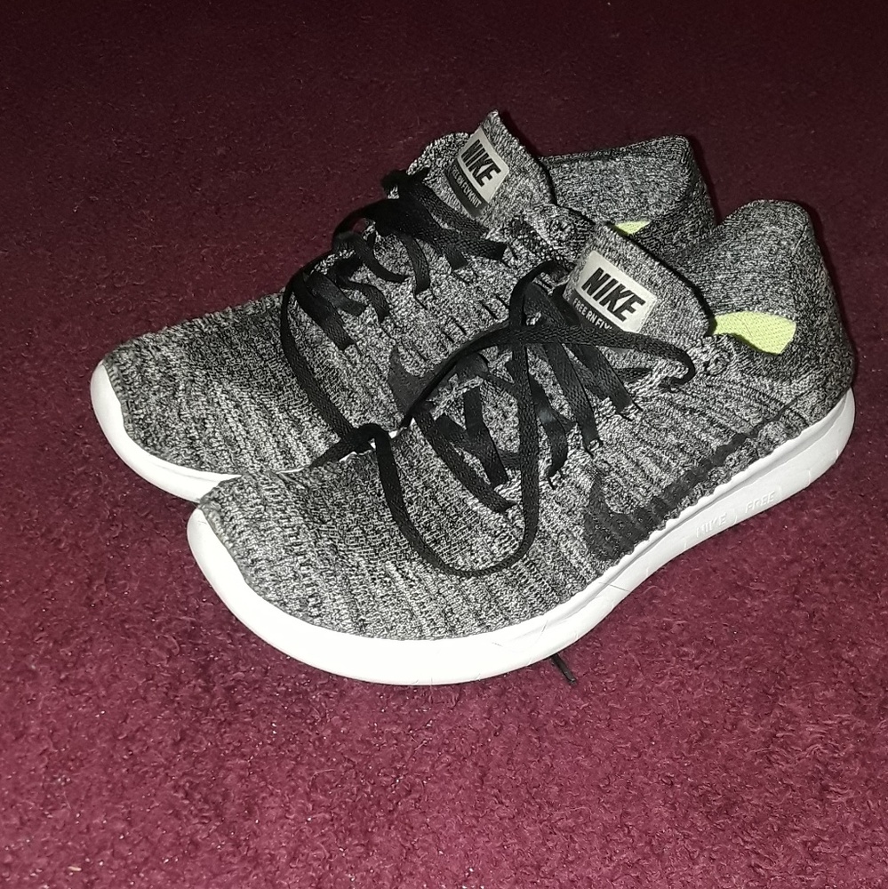 Women's Nike Free Runs. Flyknit size 10